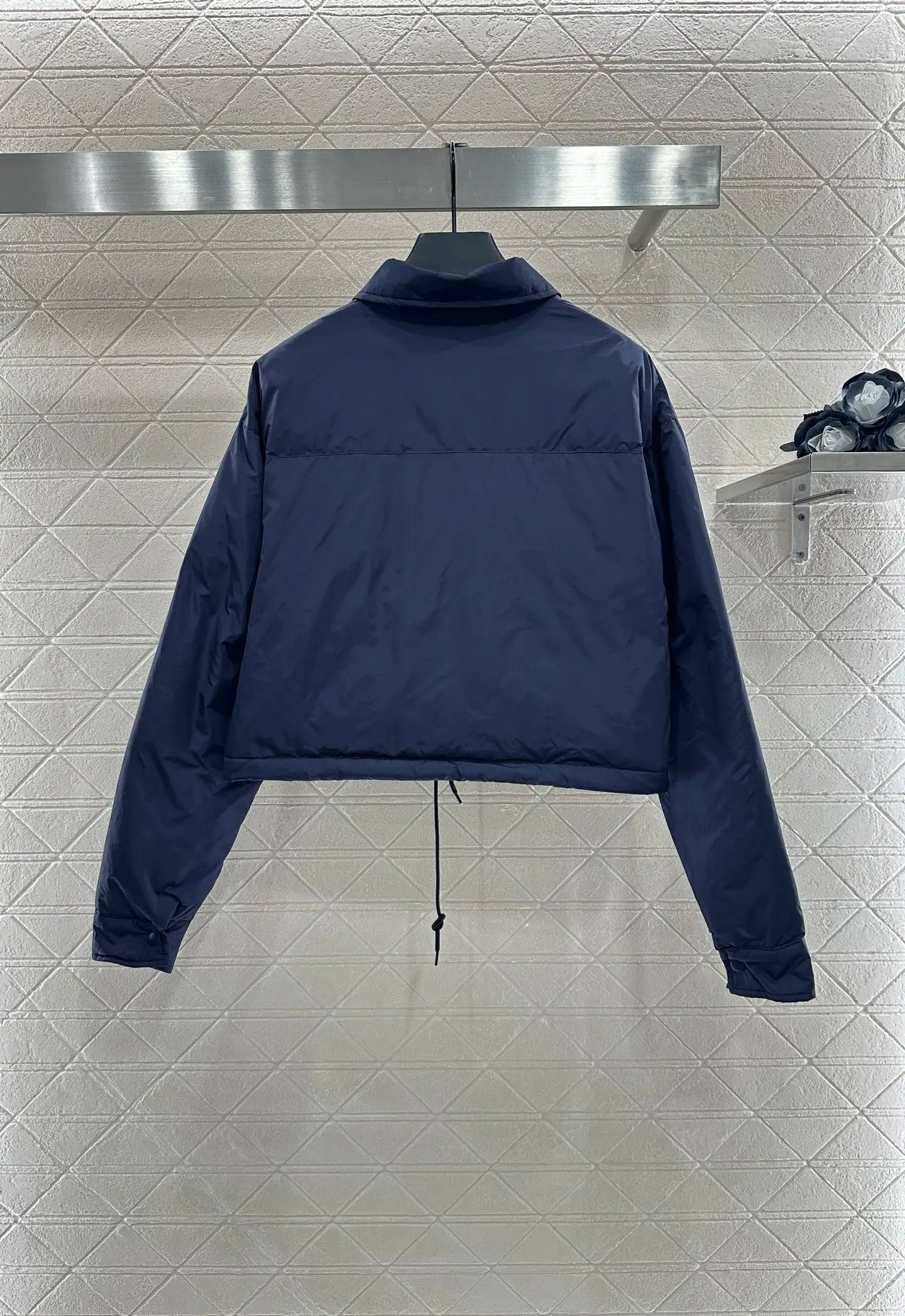 The new autumn and winter lapel cotton-padded jacket for women is a trendy short cotton-padded jacket with thickened warmth