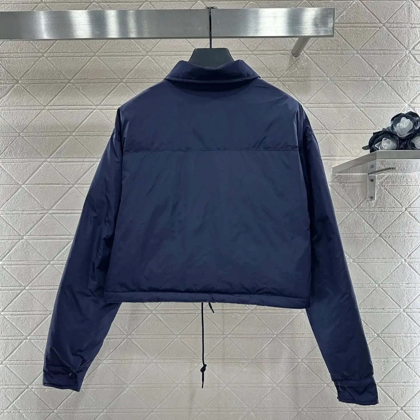 The new autumn and winter lapel cotton-padded jacket for women is a trendy short cotton-padded jacket with thickened warmth