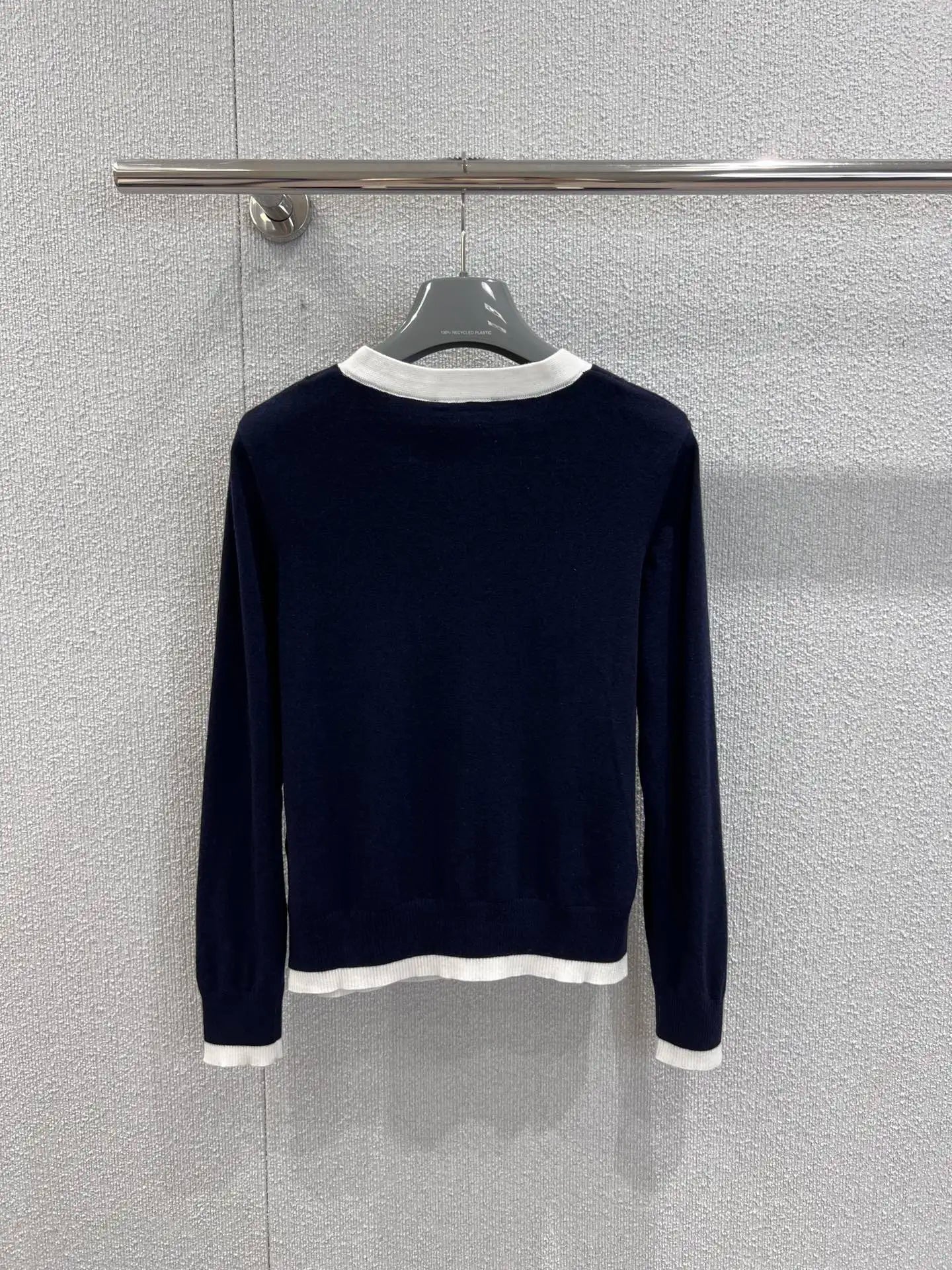 2025  Autumn New Embroidered Knitted Cardigan Classic V-neck Single breasted Design Exquisite Elegant 447