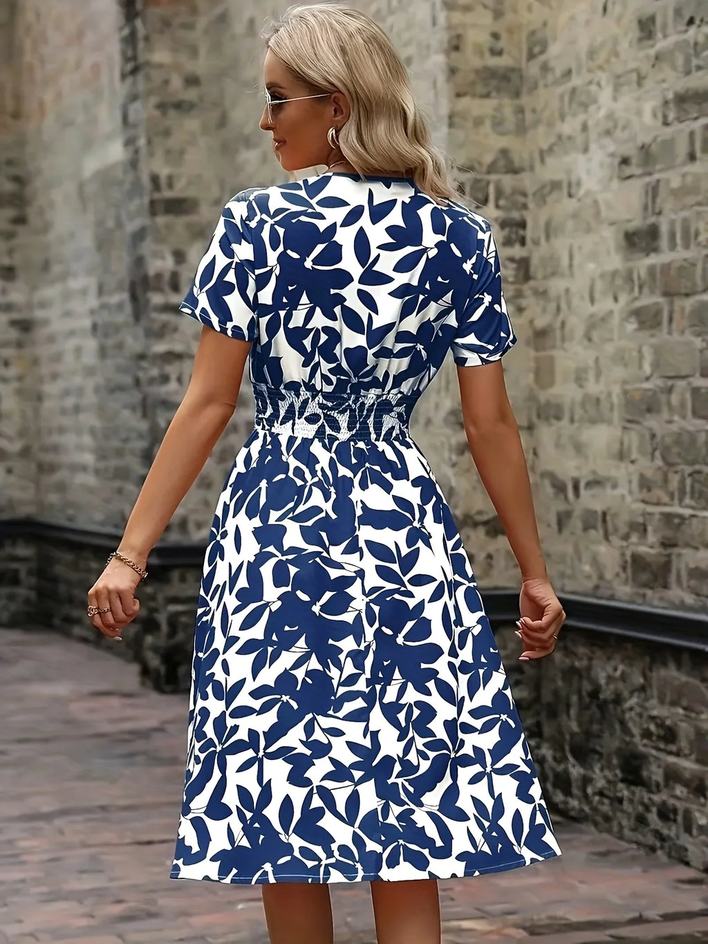 2025 European and American New Spring and Summer Short-Sleeved V Neck Leaf Floral Large Hem Skirt Waist Dress