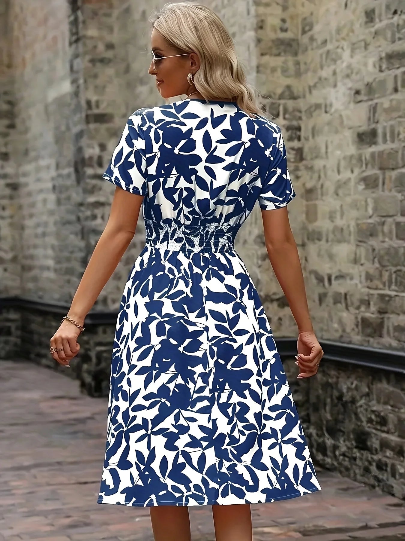 2025 European and American New Spring and Summer Short-Sleeved V Neck Leaf Floral Large Hem Skirt Waist Dress