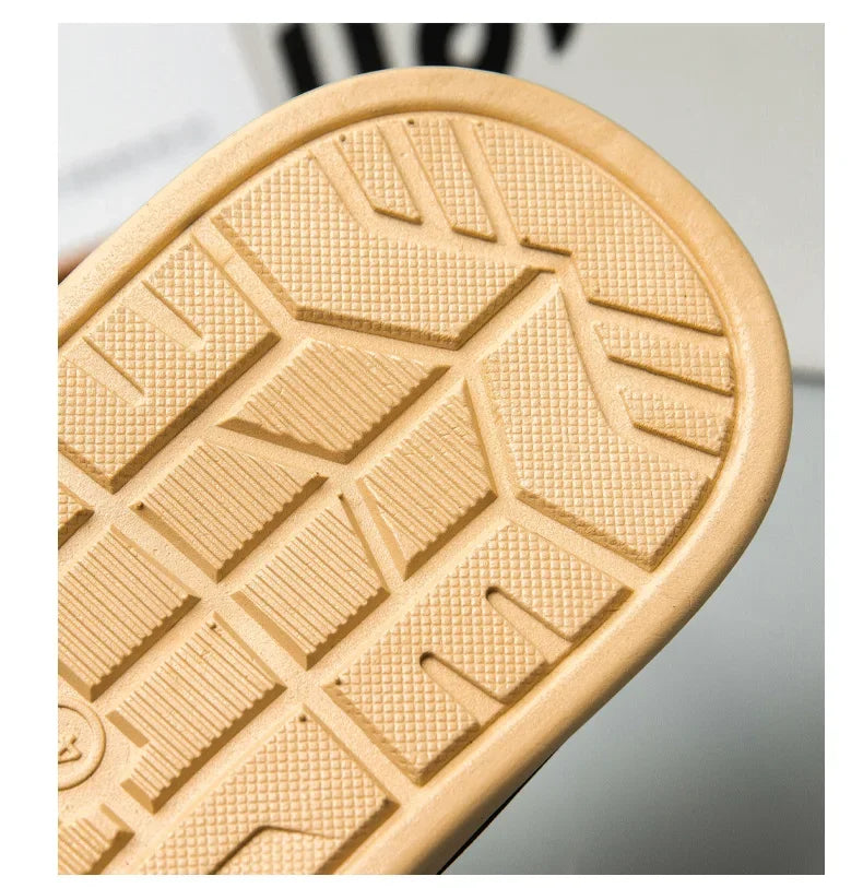 The 2025 new flip-flops for men are suitable for summer outdoor wear. They are anti-slip beach soft-soled flip-flops for men, wh