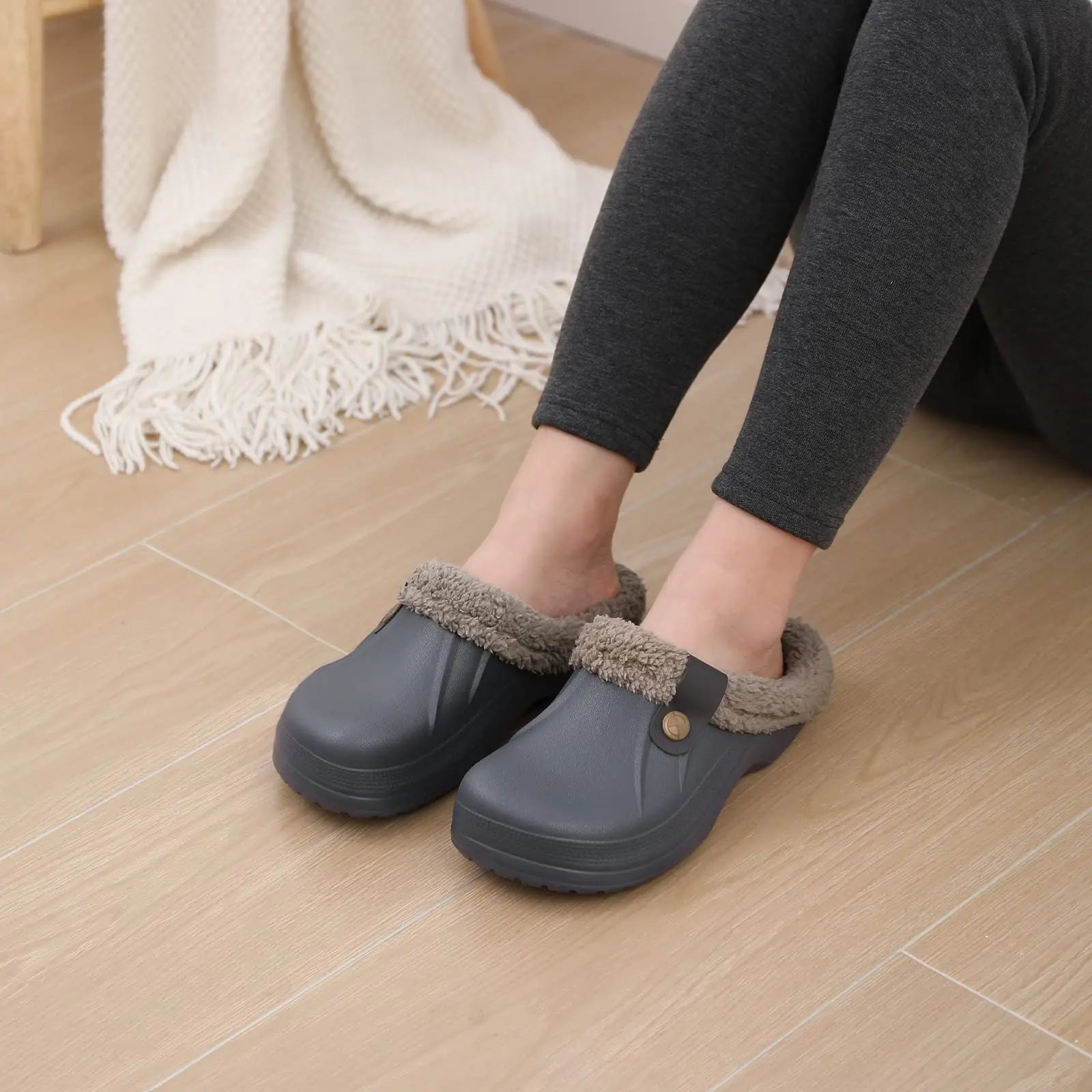 Pallene Fur Lined Clogs Women Men Waterproof Graden Shoes Winter Fuzzy Slippers Plush Bedroom Shoes Outdoor Fashion Fur Clogs