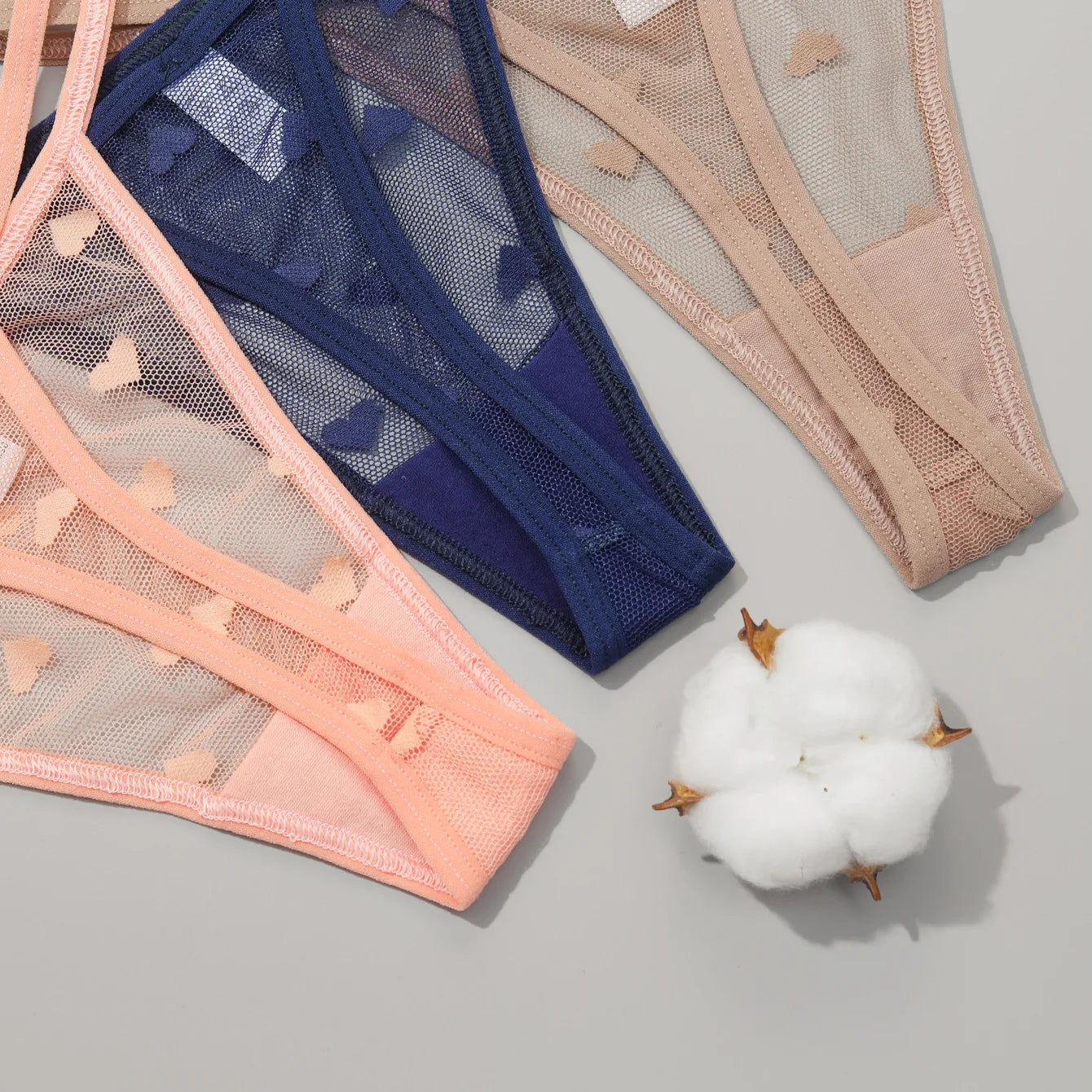 1PCS of women's thong, low-waist, transparent, sexy heart-shaped, breathable and seamless underwear for women