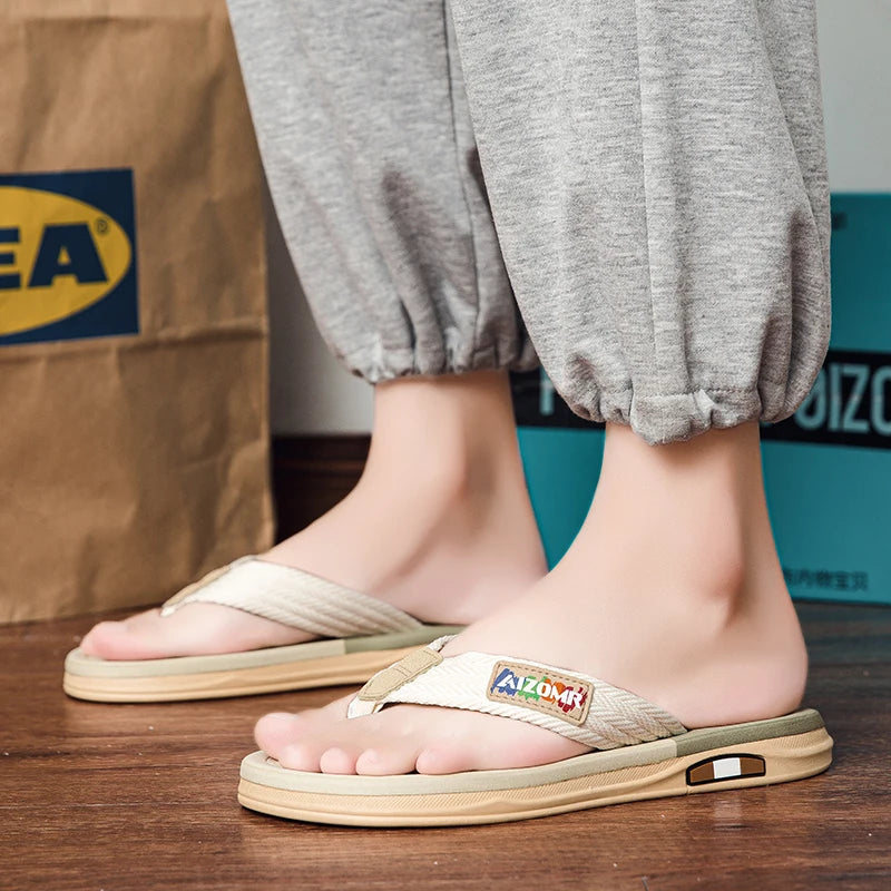 The 2025 new flip-flops for men are suitable for summer outdoor wear. They are anti-slip beach soft-soled flip-flops for men, wh